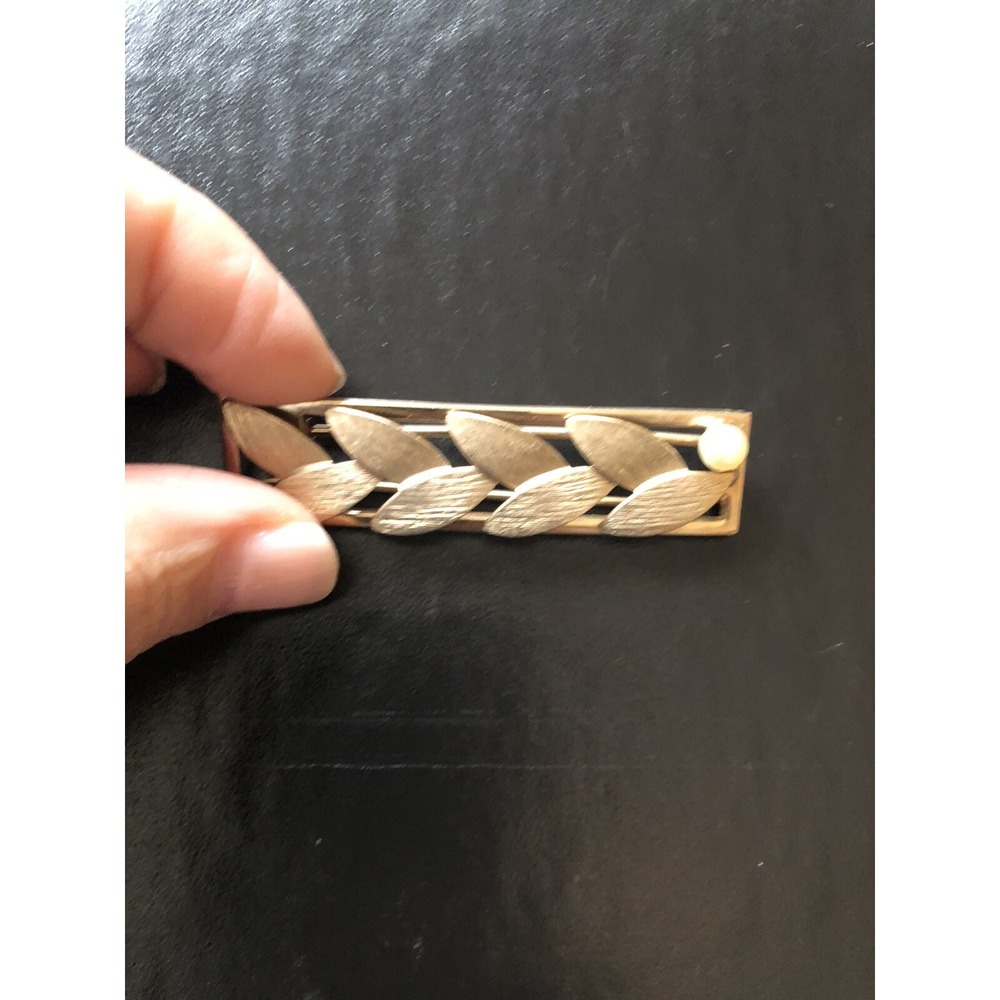Sarah Coventry Signed Vintage Gold Tone Hair Barrette Pearl and Leaf Pattern